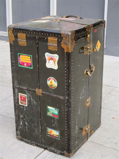 Uhuru Furniture And Collectibles Sold 20s 30s Steamer Trunk 125