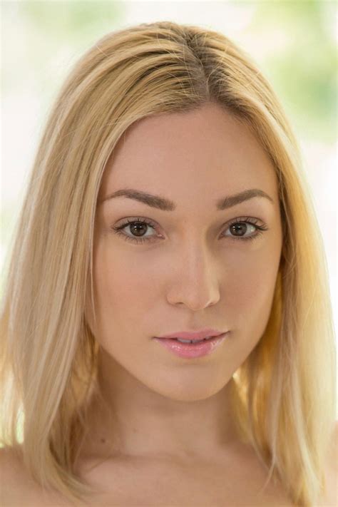 Lily Labeau Profile Images The Movie Database Tmdb