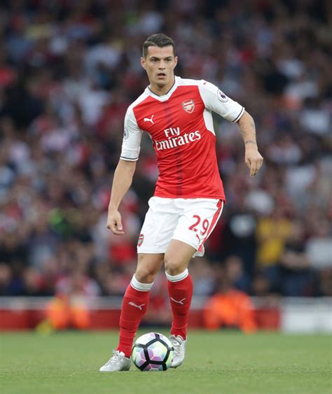 Arsene wenger mendatangkannya dari borussia. Granit Xhaka e uron shqip bashkëshorten për përvjetorin ...