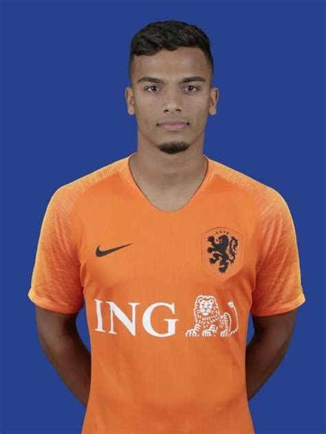 Owen wijndal (born 28 november 1999) is a dutch professional footballer who plays as a left back for eredivisie club az and the dutch footballer. Owen WIJNDAL 28/11/99 NED 🇳🇱 in 2020