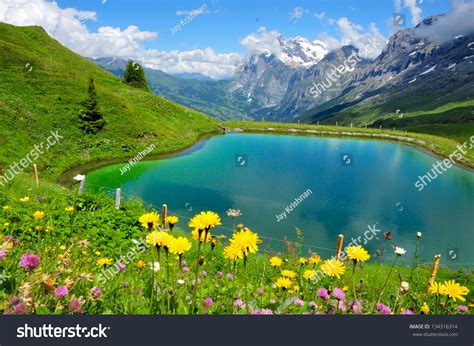 Beautiful Mountain Scenery Lake Stock Photo 134316314