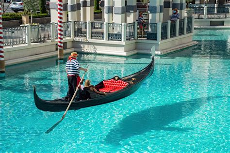 How Much A Venetian Gondola Ride Costs And Tips And Tricks