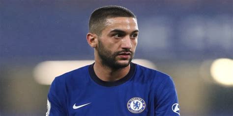 قال حكيم زياش، لاعب فريق أياكس أمستردام الهولندي لكرة القدم، إنه لن يغضب إذا لم يشارك في المباراة التي ستجمع المنتخب الوطني يوم الخميس عصام أيت علي رد حكيم زياش، نجم أجاكس أمستردام الهولندي لكرة القدم، على الناخب الوطني هيرفي رونار على أرضية الميدان. المغربي حكيم زياش يتجه لاتخاذ قرار مصيري له مع تشيلسي