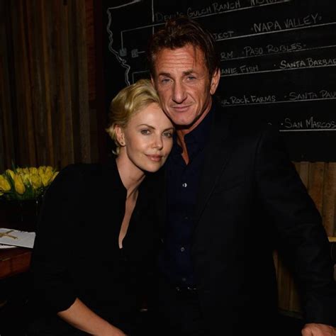 Charlize Theron Y Sean Penn Muy Cariñosos En Una Fiesta En Los Angeles