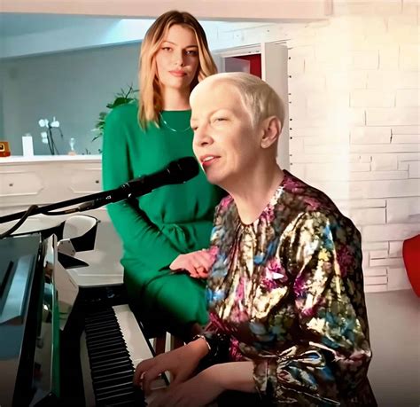 Annie Lennox And Her Daughter Lola Sing A Magical Live Rendition Of “there Must Be An Angel