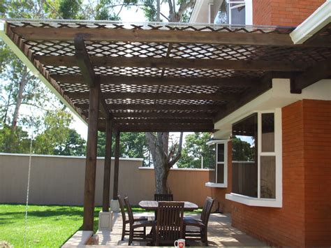 Existen muchas opciones en el mercado y las más habituales son las que se diseñan en madera, policarbonato o aluminio. pergolas - Buscar con Google | Techos de madera, Techo de ...