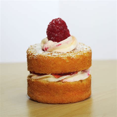 Mini Victoria Sponge Cupcake Cakes Baking Desserts