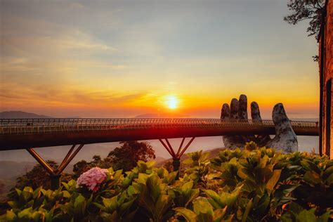 Golden Bridge Sunworld Ba Na Hills Vietnam Near Da Nang