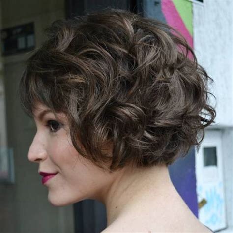 60 most delightful short wavy hairstyles for 2024