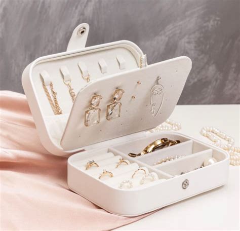 Portable Jewelry Case Packing Jewelry Box Organizer Travel Necklaces