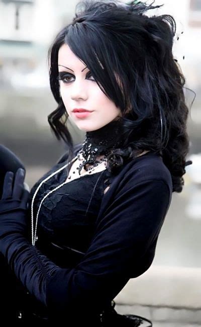 While goth hairstyles are characteristically defined by being ultra dark and choppy, it doesn't necessarily mean that you can't rock other hair colours. Pin on ♥ Gothic Beauty ♥