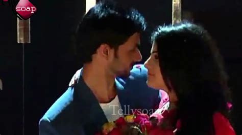 Hot Kiss Between Ranveer And Ishani In Meri Aashiqui Tumse Hi Youtube
