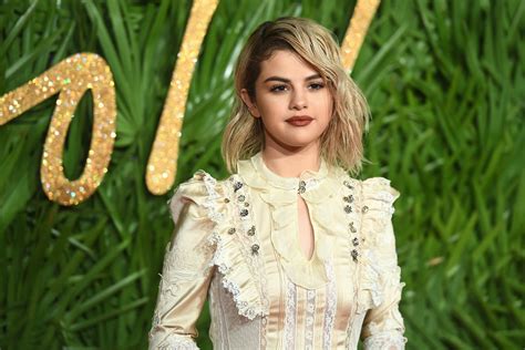 Selena Gomez Makes Instagram Private Sparks Concern Among Fans