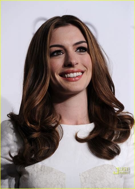 Falls, redemptively, for a woman with parkinson's but at the same time he falls for maggie, played by anne hathaway, a smart, vulnerable young woman with stage one parkinson's, a condition for which. Anne Hathaway & Jake Gyllenhaal: 'Love & Other Drugs ...