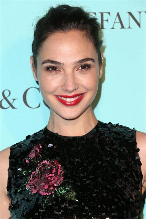 Gal Gadot Hairstyles And Makeup Celebrity Beauty Wonder Woman Glamour Uk