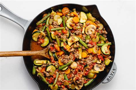 In this recipe, we make use of a healthy green vegetable like broccoli, and combine it with a low cholesterol food like almond nuts. Low-Fat Skillet Ground Beef and Vegetables Recipe