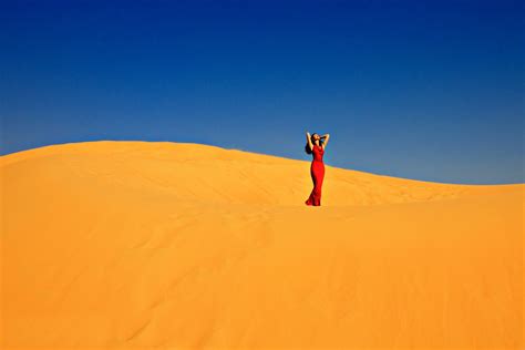 Hình Nền Phong Cảnh Phụ Nữ ở Ngoài Trời đàn Bà Mô Hình Sa Mạc Cồn Cát Sa Mạc Sahara