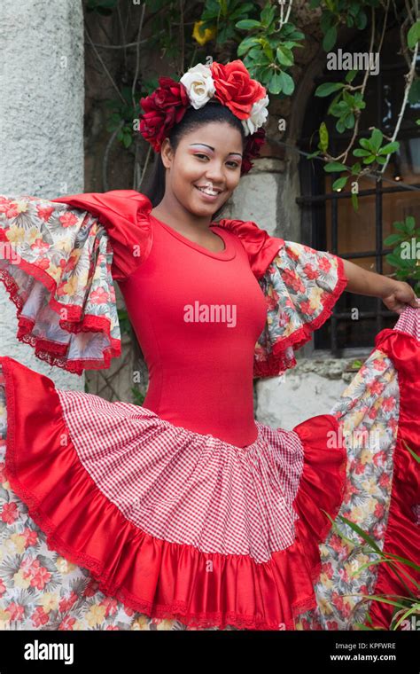 República Dominicana La Romana Altos De Chavón Bailarina Dominicana En Traje Mr Fotografía