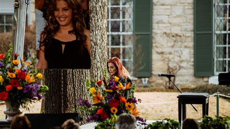 Lisa Marie Presley Gets Royal Tribute At Graceland The New York Times