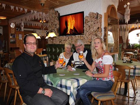 Liebe gäste, wir heißen sie herzlich willkommen im haus angela. Hotel Restaurant Saschas Kachelofen im Allgäu