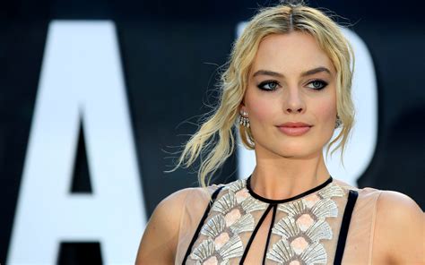 3840x2400 Margot Robbie Cute 4k Hd 4k Wallpapers Images Backgrounds