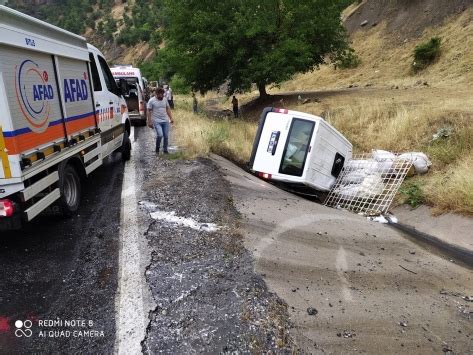 Bitlis'in tatvan ilçesine bağlı çekmece köyü sakinleri, kırsal alanda kaza kırıma uğrayan helikopterdeki yaralı askerlerin yardımına koştu. Bitlis'te trafik kazası: 3 yaralı