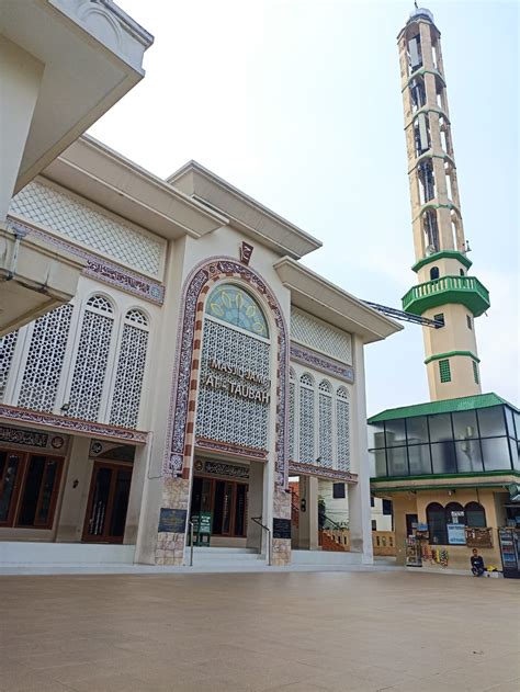 Hampir Berusia 1 Abad Masjid At Taubah Sediakan Ragam Fasilitas
