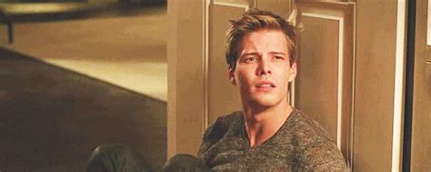 Hunter Parrish Weeds  Find And Share On Giphy