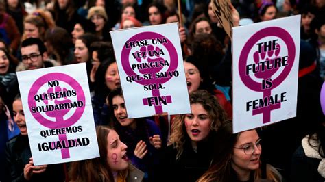 Día Internacional De La Mujer Cientos De Miles De Mujeres Españolas Salen A La Calle En Una