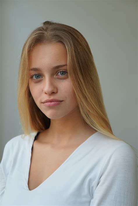 Margarida cordeiro is a portuguese psychologist and film director from mogadouro. Central Models — Agência de Modelos | Modelos, Looks lindos