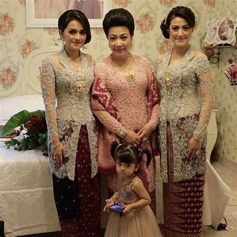 Kabar baik untukmu, ada anlene untuk orang tua yang sudah diformulasikan secara khusus untuk menguatkan dan menyehatkan tulang pada lansia. Model Kebaya Modern Untuk Orang Tua - Seputar Model
