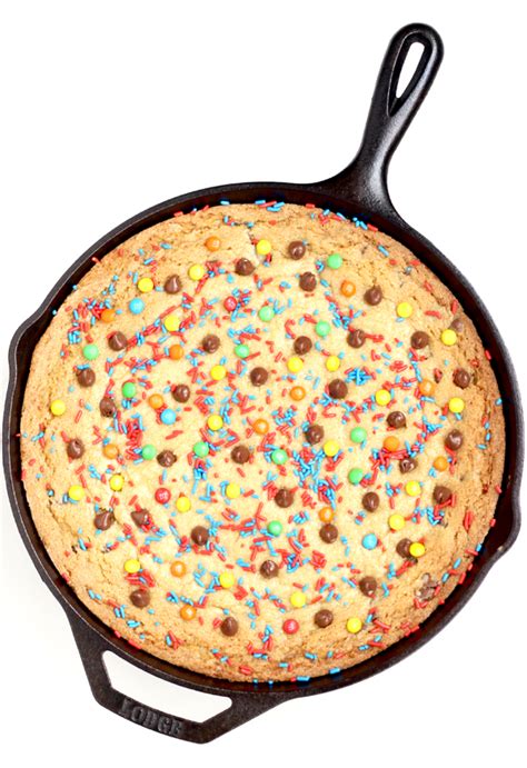 Giant Chocolate Chip Cookie In Cast Iron Skillet Diy Thrill