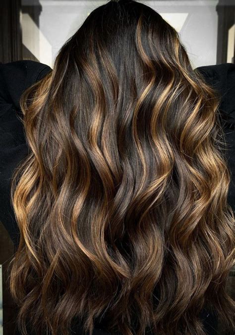 Mechas En Tendencia Para Morenas Luces De Cabello Pelo Con Mechas Cabello Con Rayitos