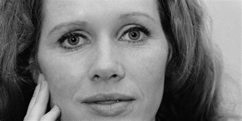 Swedish actress liv ullmann consoling her daughter linn, during the making of the film 'zandy's bride' in california. Liv Ullmann ha 75 anni - Il Post
