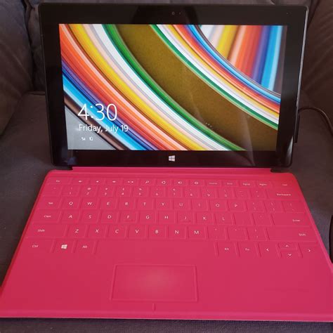 Windows Surface Rt 32 Gb Runs In Windows 81 Comes With Detachable Pink