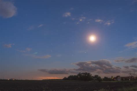 Early Night Sky With Moon | Copyright-free photo (by M. Vorel) | LibreShot