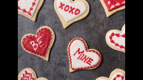 How To Decorate Valentines Day Cookies Youtube