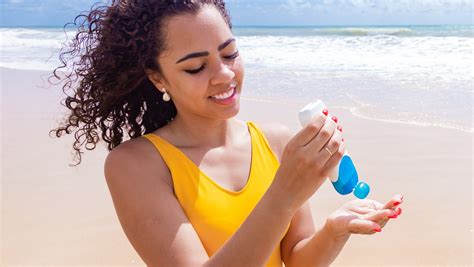Heres How Often You Should Really Be Reapplying Sunscreen