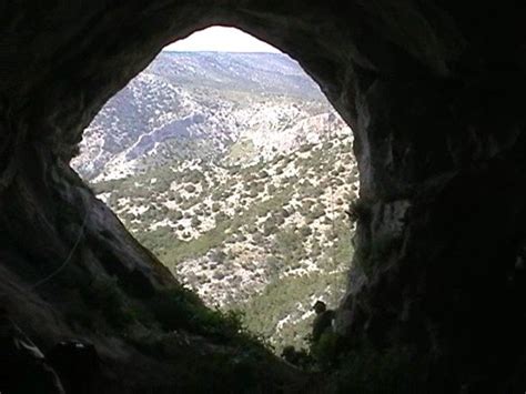 Oval Cave Strongyli Spilia Mavrovoyni Photo From Terpsithea In