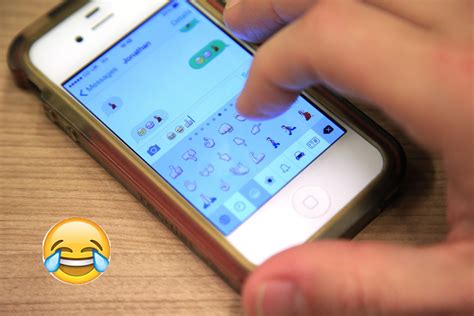 Heres How To Find A Secret Emoticon Keyboard For Your Iphone