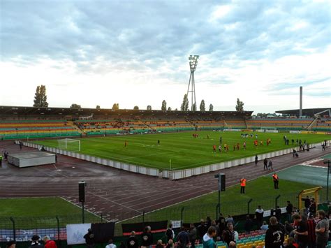Der spielausschuss des dfb hat am mittwoch die freigabe für den saisonstart von viktoria berlin im großen stadion im jahnsportpark erteilt. stadien: 16.8.2014 Berlin Friedrich-Ludwig-Jahn Sportpark ...