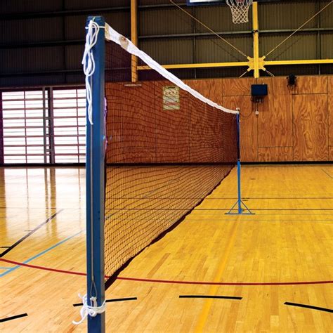 Badminton ist eine hallen & rückschlagsportart, die mit einem federball und badmintonschläger auf einem 13,40 m langen und 5,18 m (doppel 6,10 m) großen spielfeld, gespielt wird. HART International Badminton Net | Badminton Nets | Hart ...