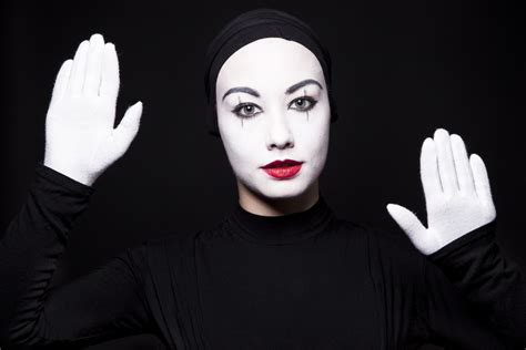 How To Do Makeup For Mime Act
