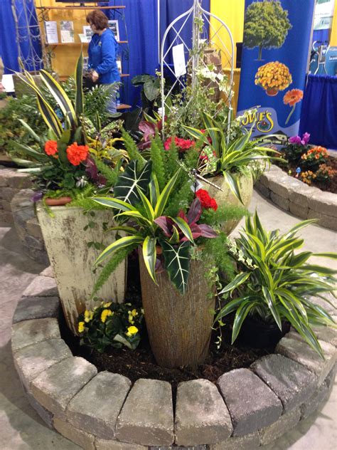 Stop by our garden center to see our huge product selection and our indoor/outdoor displays. Homeshow 2014 :: Lowe's Garden Center