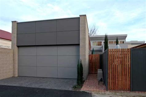 Garasi rumah minimalis tipe 21 biasanya hanya digunakan sebagai tempat untuk memarkir sebuah mobil saja. Desain Garasi Rumah Minimalis ~ Desain Rumah