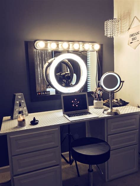 44 Inspiring Minimalist Make Up Room Design Ideas In 2020 Vanity