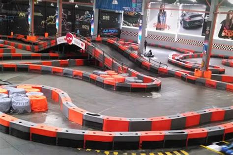 Our indoor go karting day offers an exhilarating experience full of speed. La Pista Indoor Kart | TiempoLibre.com.co