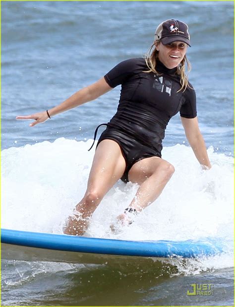 Reese Witherspoon Surfs Up In Hawaii Photo 2571779 Ava Phillippe