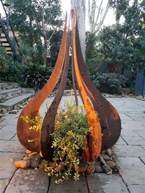Modern Outdoor Metal Garden Art Ideas09 Metal Garden Art Metal Yard
