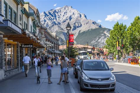 A Scenic Tourist Town In The Canadian Rockies Banff Alberta Oc 2048